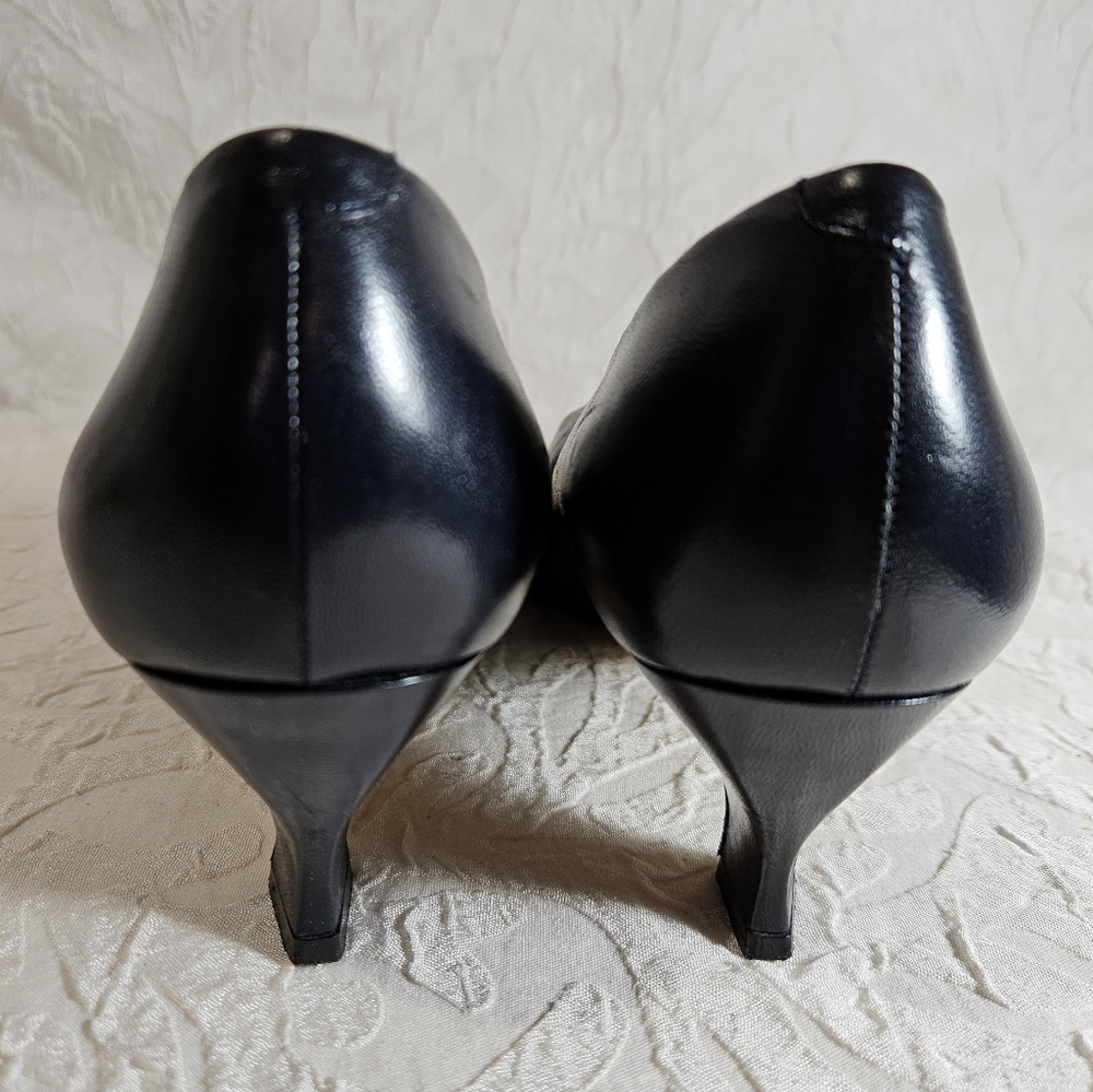 Navy Blue Liz Claiborne Vintage Pumps - Picture 7 of 8